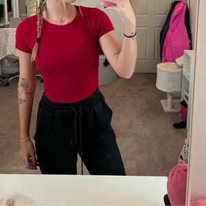 Cute basic tee, fits the body perfectly